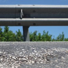 Il guard rail gli tranciò i piedi, militare denuncia la Provincia